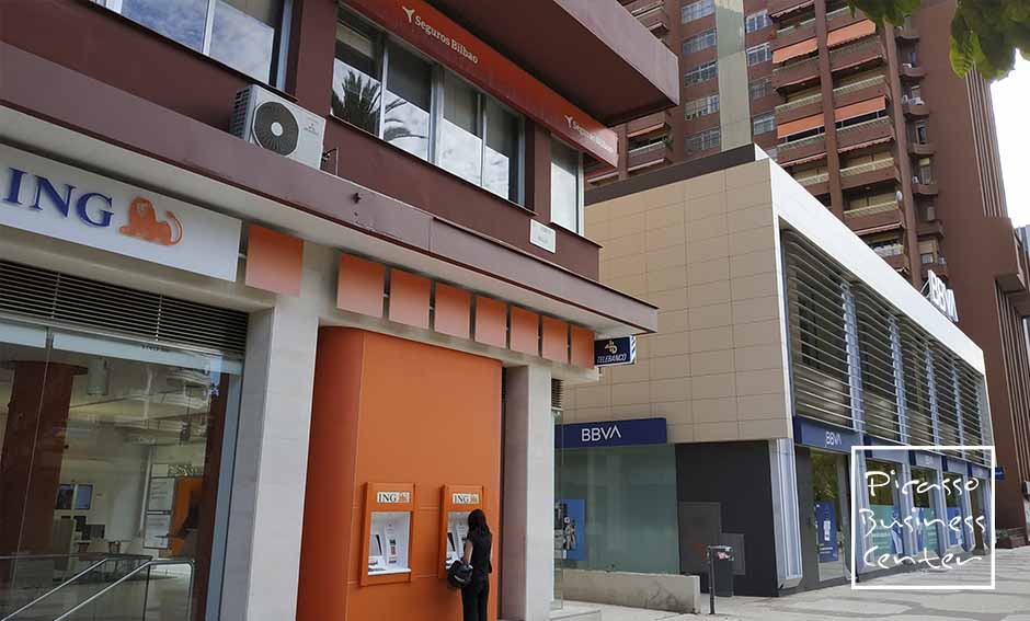 ING Bank, CaixaBank, BBVA, Abanca, Assicurazione Bilbao, Unicaja, Banca Rural de Granada, Ges Assicurazione, Aegon Assicurazione, Consolato dell'Ecuador, Juan Rojano Trujillo Avvocati, Villanueva Consiglieri, M+C Consulenti, Jiménez Consiglieri E Consulenti, Consulenza Villasclaras, Procusan Immobiliare