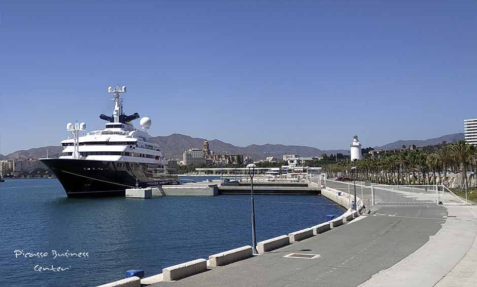Porto turistico per superyacht Malaga Marina a 11 minuti di auto