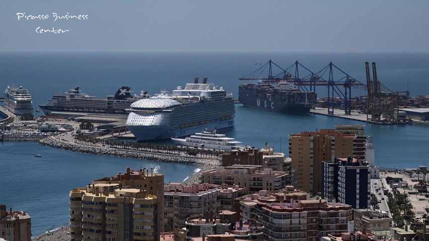 Porto di Malaga AGP Wonder of the Seas megacruise ship